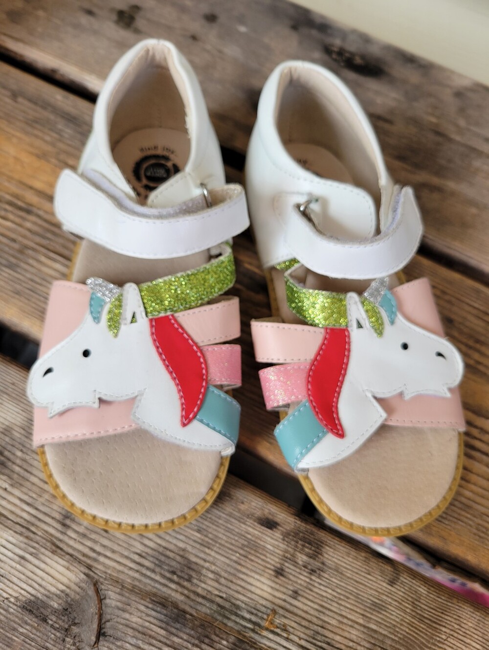 LIVIE + LUCA SZ 1Y VGUC WHITE w UNICORN aplique velcro sandals shoes